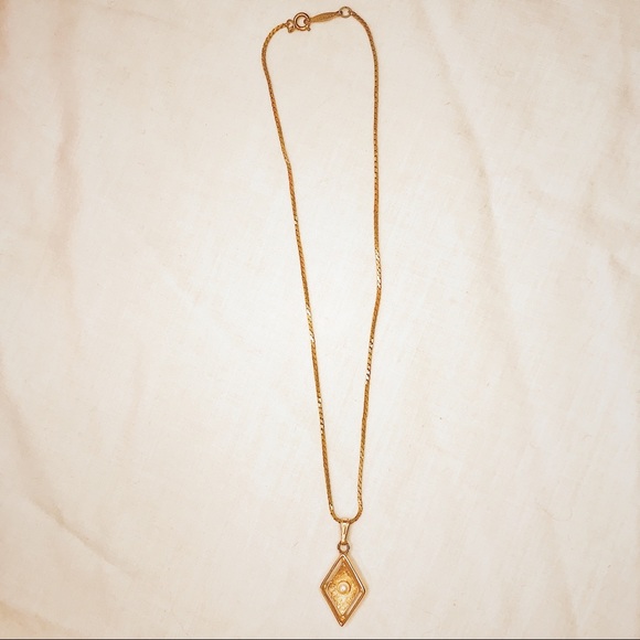 Vintage Gold Tone Necklace w Diamond Shape Pendant - Picture 2 of 4